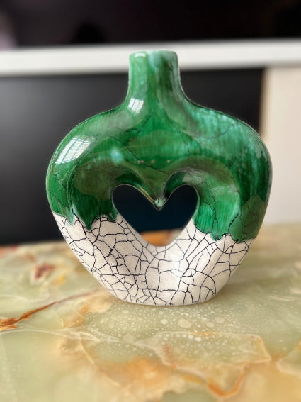 Vase coeur en céramique émaillée, fabrication artisanale à Marrakech