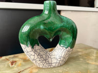 Vase coeur en céramique émaillée, fabrication artisanale à Marrakech