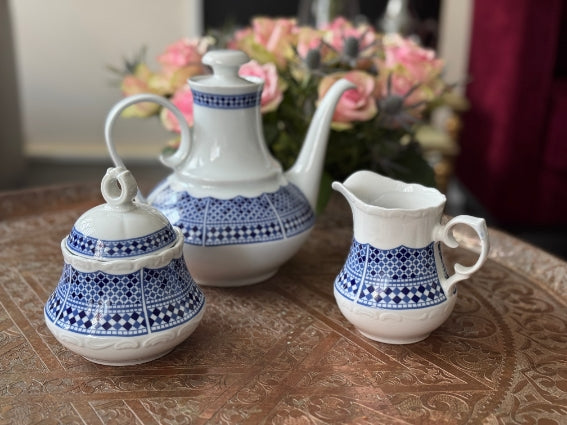 Elégant trio cafetière/sucrier/pot à lait porcelaine COCEMA de Fès, Maroc
