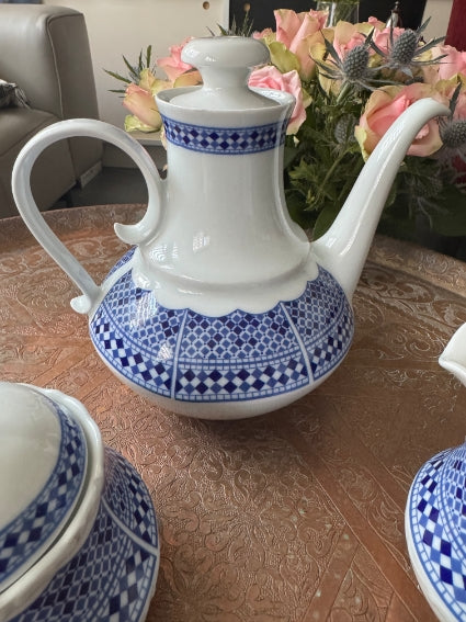 Elégant trio cafetière/sucrier/pot à lait porcelaine COCEMA de Fès, Maroc