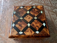 Boîte à bijoux carrée en bois de thuya du Maroc et nacre