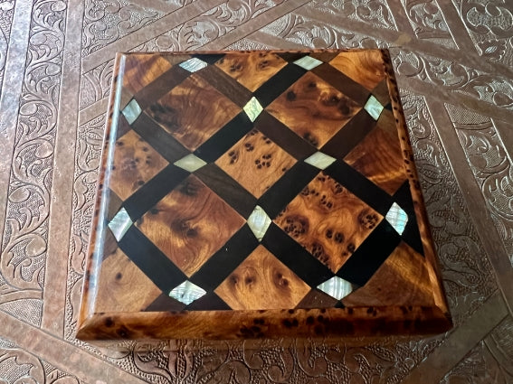Boîte à bijoux carrée en bois de thuya du Maroc et nacre