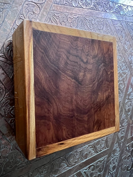 Boîte à bijoux carrée en bois de thuya du Maroc et nacre