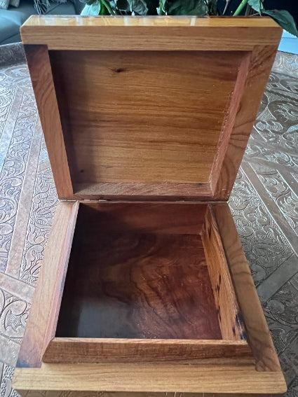 Boîte à bijoux carrée en bois de thuya du Maroc et nacre