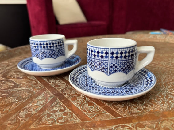 Lot de 2 tasses et sous-tasses porcelaine COCEMA de Fès, Maroc, bleu de Fès