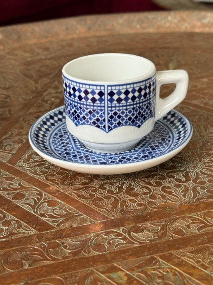 Tasse et sous-tasse unitaire porcelaine COCEMA de Fès, Maroc, bleu de Fès