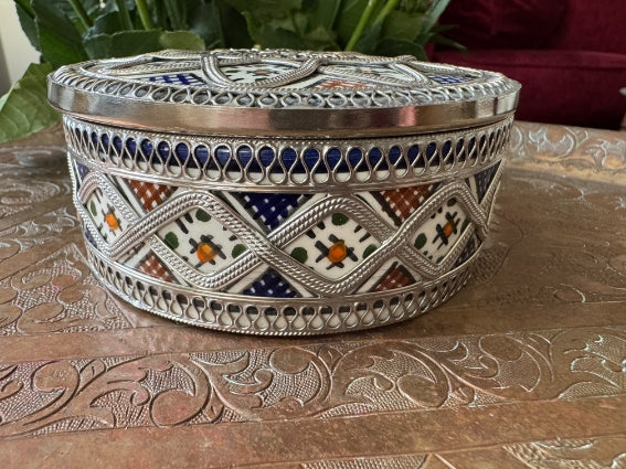 Boîte à bijoux céramique et métal, fabrication artisanale à Fès, Maroc (N1)