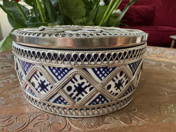 Boîte à bijoux en céramique et métal, fabrication artisanale à Fès, Maroc (modèle n2)