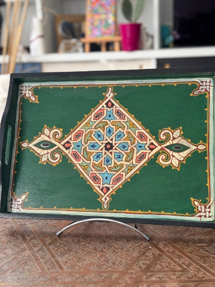 Plateau "zwak" boho en bois peint à la main, fabriqué à Marrakech, taille 30x43 cm (N1)