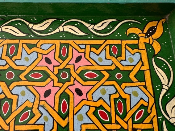 Plateau "zwak" boho en bois peint à la main, fabriqué à Marrakech, taille 30x43 cm (N2)