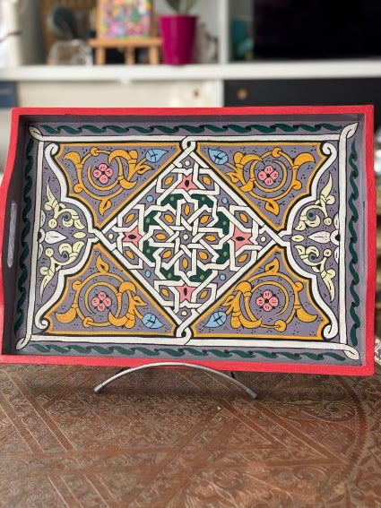 Plateau "zwak" boho en bois peint à la main, fabriqué à Marrakech, taille 30x43 cm (N3)
