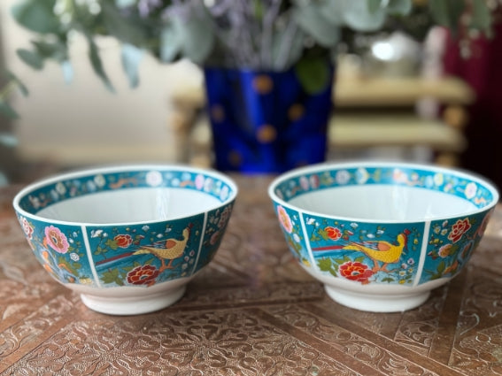 Lot de 2 bols porcelaine COCEMA de Fès, Maroc, décor de paon sur fond turquoise