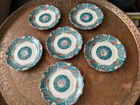 Lot de 6 assiettes 15 cm porcelaine COCEMA de Fès, Maroc, décor de paon sur fond turquoise