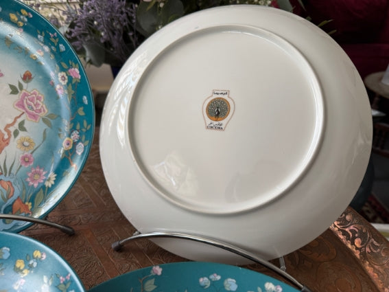Lot de 5 assiettes 25 cm porcelaine COCEMA de Fès, Maroc, décor de paon sur fond turquoise