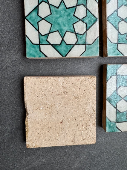 Lot de 4 carreaux de zellige marocains, fabrication artisanale à Fès, pour sols ou murs (M1)