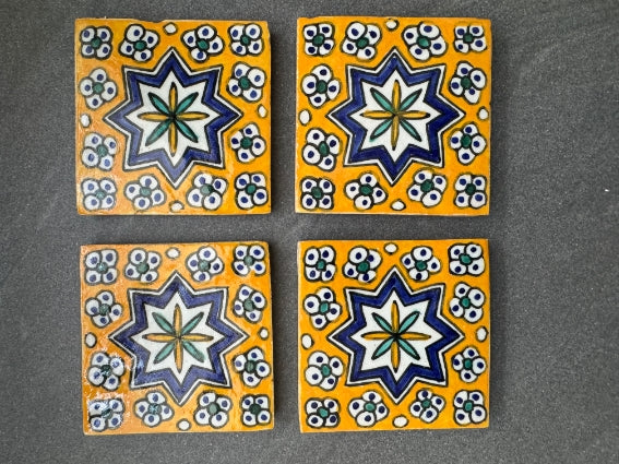 Lot de 4 carreaux de zellige marocains, fabrication artisanale à Fès, pour sols ou murs (M21)