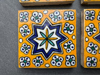 Lot de 4 carreaux de zellige marocains, fabrication artisanale à Fès, pour sols ou murs (M21)