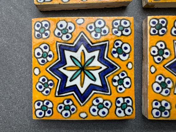 Lot de 4 carreaux de zellige marocains, fabrication artisanale à Fès, pour sols ou murs (M21)