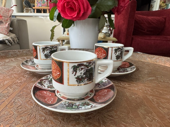 Lot de 3 tasses à espresso en porcelaine COCEMA de Fès, Maroc, décor "Taous"