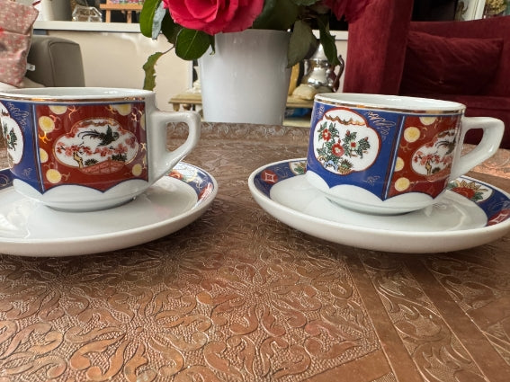Lot de 2 tasses en porcelaine COCEMA de Fès, Maroc, décor "Taous"