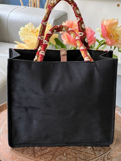 Sac ethnique d'inspiration berbère du Maroc, motif fleuri