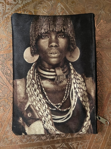 Pochette ethnique d'inspiration Masaï, fabriquée au Maroc
