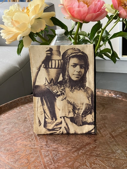Pochette ethnique d'inspiration Berbère, porteuse d'eau, fabriquée au Maroc