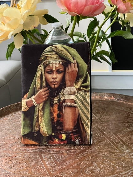 Pochette ethnique d'inspiration Berbère, en couleur, fabriquée au Maroc