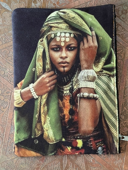Pochette ethnique d'inspiration Berbère, en couleur, fabriquée au Maroc