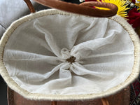 Panier tressé à la main à Marrakech, pompons et perles