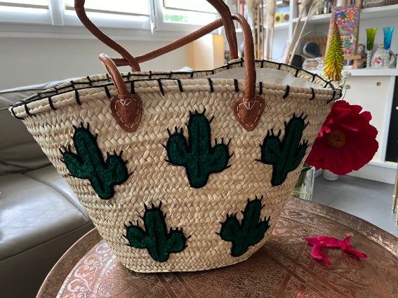 Panier tressé à la main à Marrakech, décoration de cactus, anses en cuir