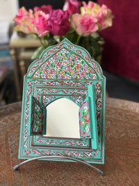 Miroir en bois peint, motifs "zwak", fabrication artisanale à Marrakech (turquoise)
