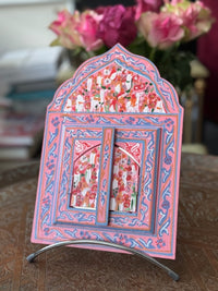 Miroir en bois peint, motifs "zwak", fabrication artisanale à Marrakech (rose)