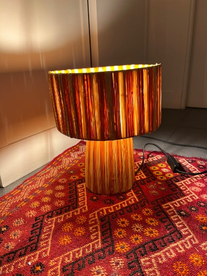 Lampe en raphia orange fabriquée à la main au Maroc hauteur 30 cm
