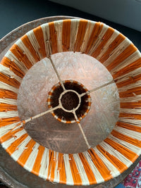 Lampe en raphia orange fabriquée à la main au Maroc hauteur 30 cm