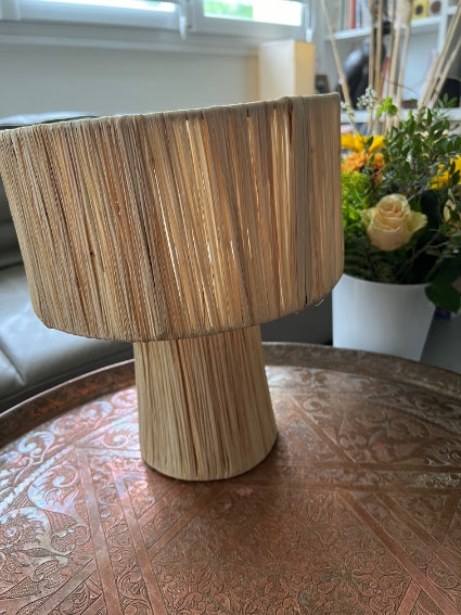Lampe en raphia couleur naturelle fabriquée à la main au Maroc hauteur 30 cm