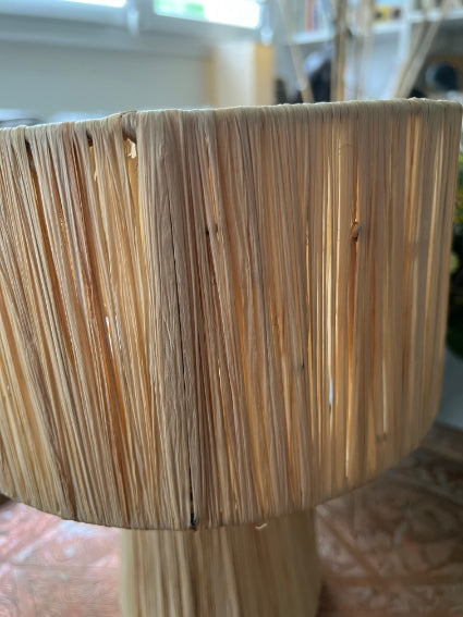 Lampe en raphia couleur naturelle fabriquée à la main au Maroc hauteur 30 cm