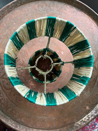 Lampe en raphia rayures vertes fabriquée à la main au Maroc hauteur 27,5 cm