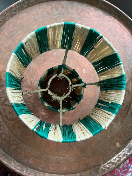 Lampe en raphia rayures vertes fabriquée à la main au Maroc hauteur 27,5 cm