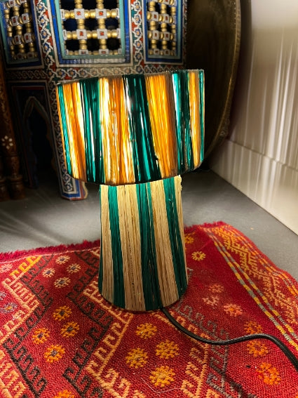 Lampe en raphia rayures vertes fabriquée à la main au Maroc hauteur 27,5 cm