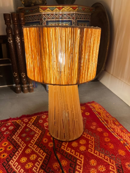 Lampe en raphia couleur naturelle fabriquée à la main au Maroc hauteur 41 cm