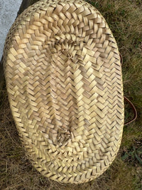 Panier tressé à la main à Marrakech, anses longues et fermeture en cuir