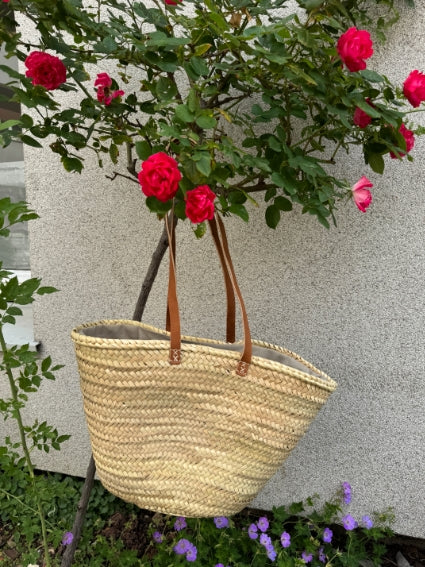 Panier tressé à la main à Marrakech, anses longues en cuir