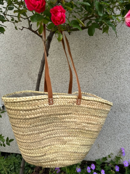 Panier tressé à la main à Marrakech, anses longues en cuir