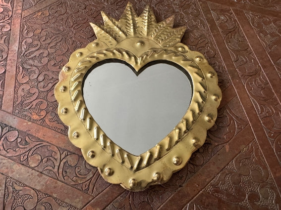 Joli miroir ex-voto en laiton, fabrication artisanale à Marrakech